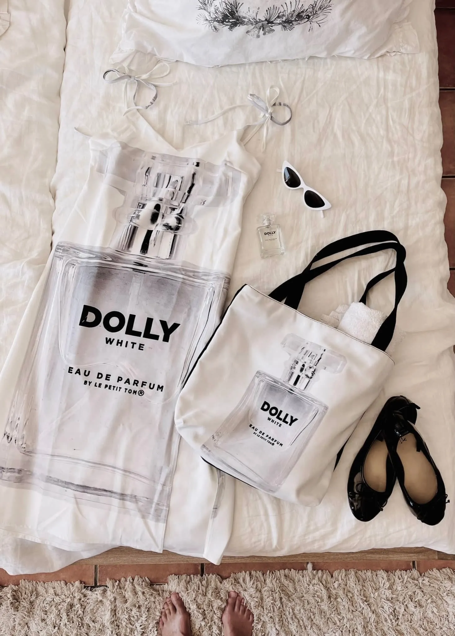 DOLLY CAT EYE SUNGLASSES WITH LEATHER CASE & POUCH white